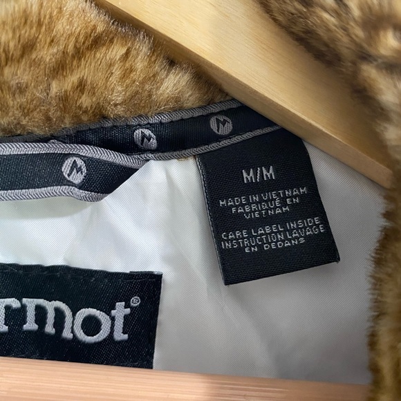 Women’s Marmot jacket with faux fur trim. - Picture 3 of 7